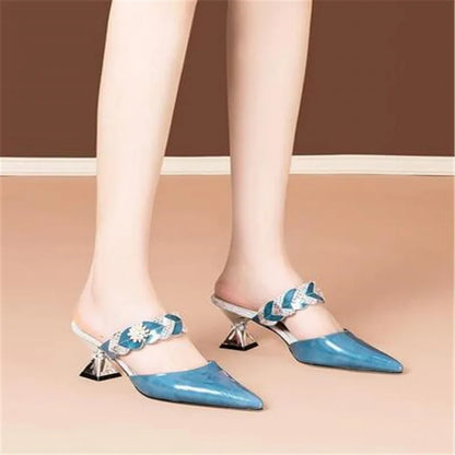 High-quality latex foam insole and shearling lining, ensuring comfort and luxury in every step.