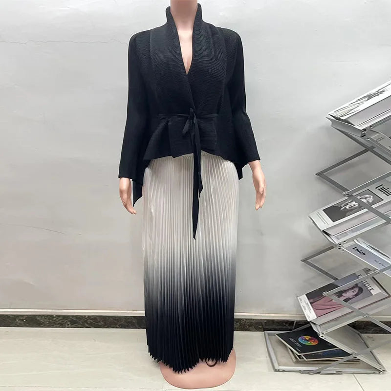 Elegant pleated long skirt from CM.YAYA, designed for women, featuring a chic print and elastic waist for a comfortable fit.