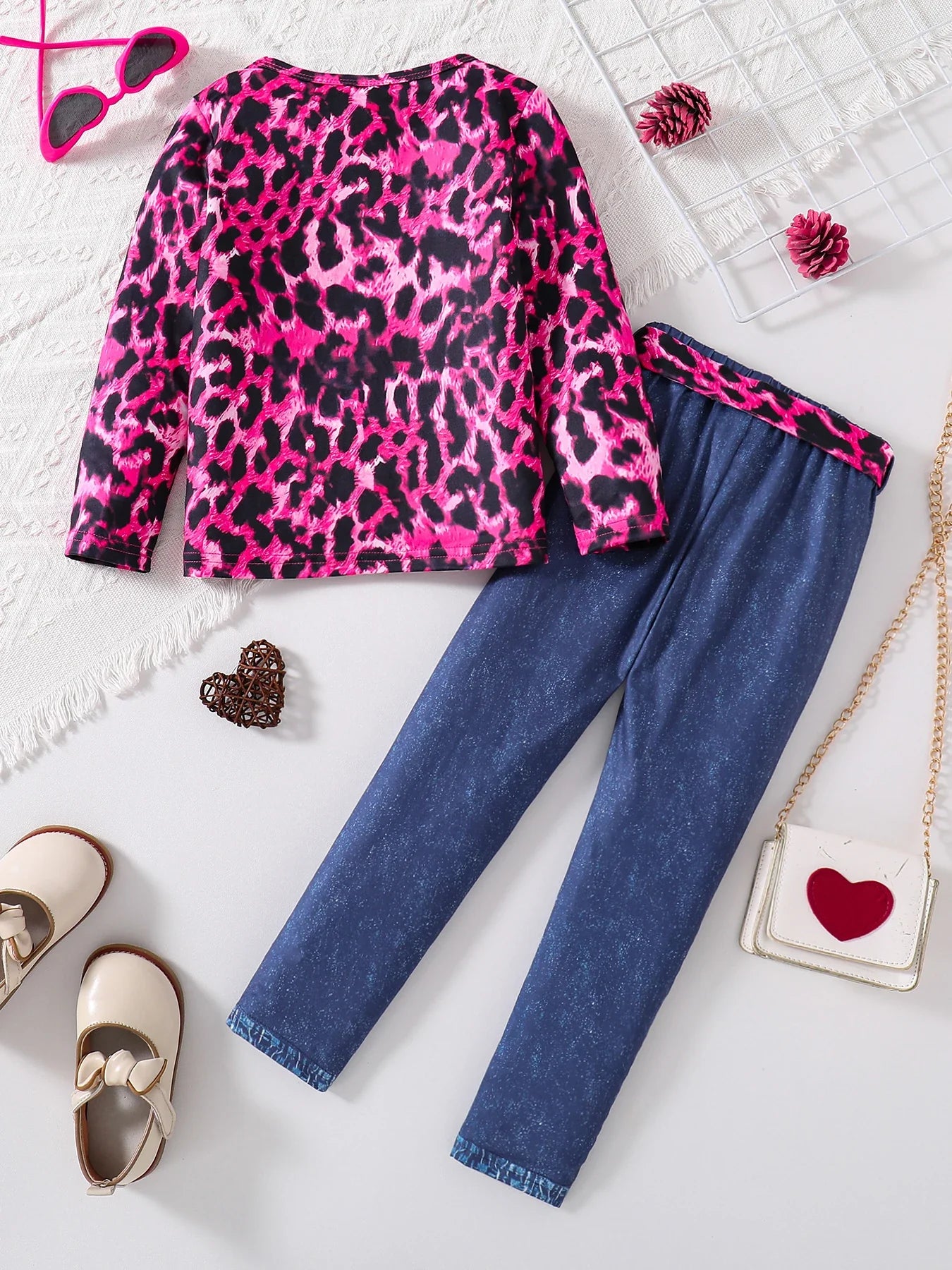Elegant girls 2-piece fashion set featuring a pink leopard print knit long sleeve top, perfect for autumn, paired with dark blue slim pants, tailored for ages 4-6 years.
