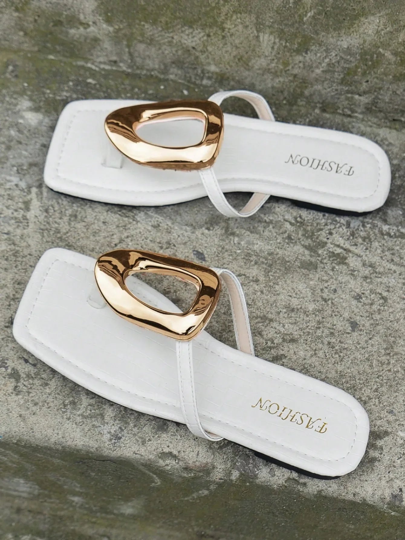 Elegant luxury women's summer flip flops featuring a comfortable anti-slip design, perfect for casual outdoor wear.