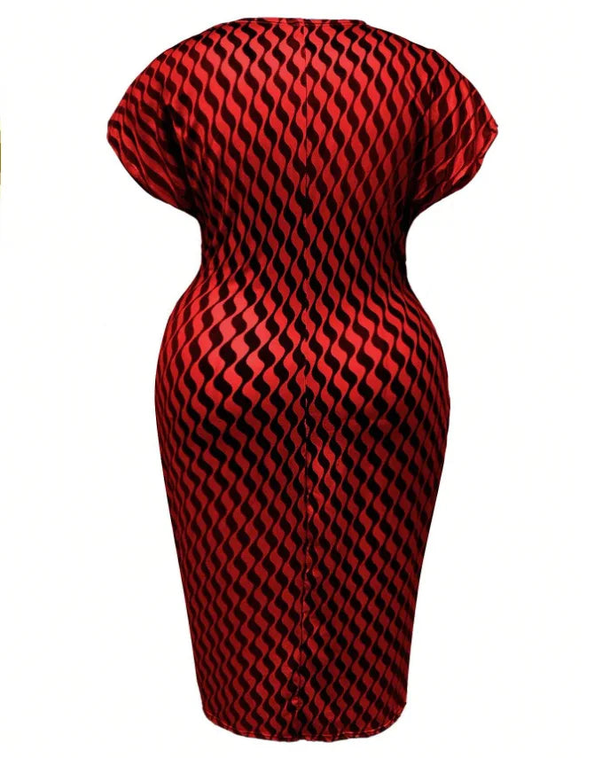 Stylish and sophisticated women's dress in a pencil silhouette, ideal for spring and summer occasions.