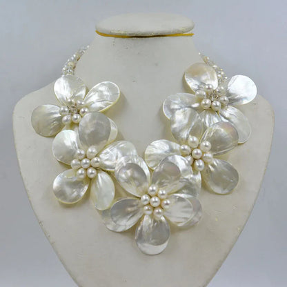 Elegant trendy shell flowers wedding necklace showcasing a crystal-embellished design, ideal for brides.