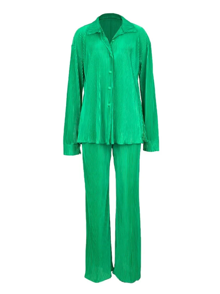 Elegant women's oversized long sleeve pleated shirt in a sophisticated blend of spandex and polyester.