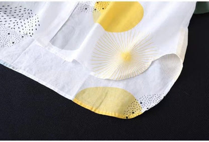 Trendy women's casual blouse in breathable blended fabric, expertly crafted for a comfortable loose fit in a sophisticated print.