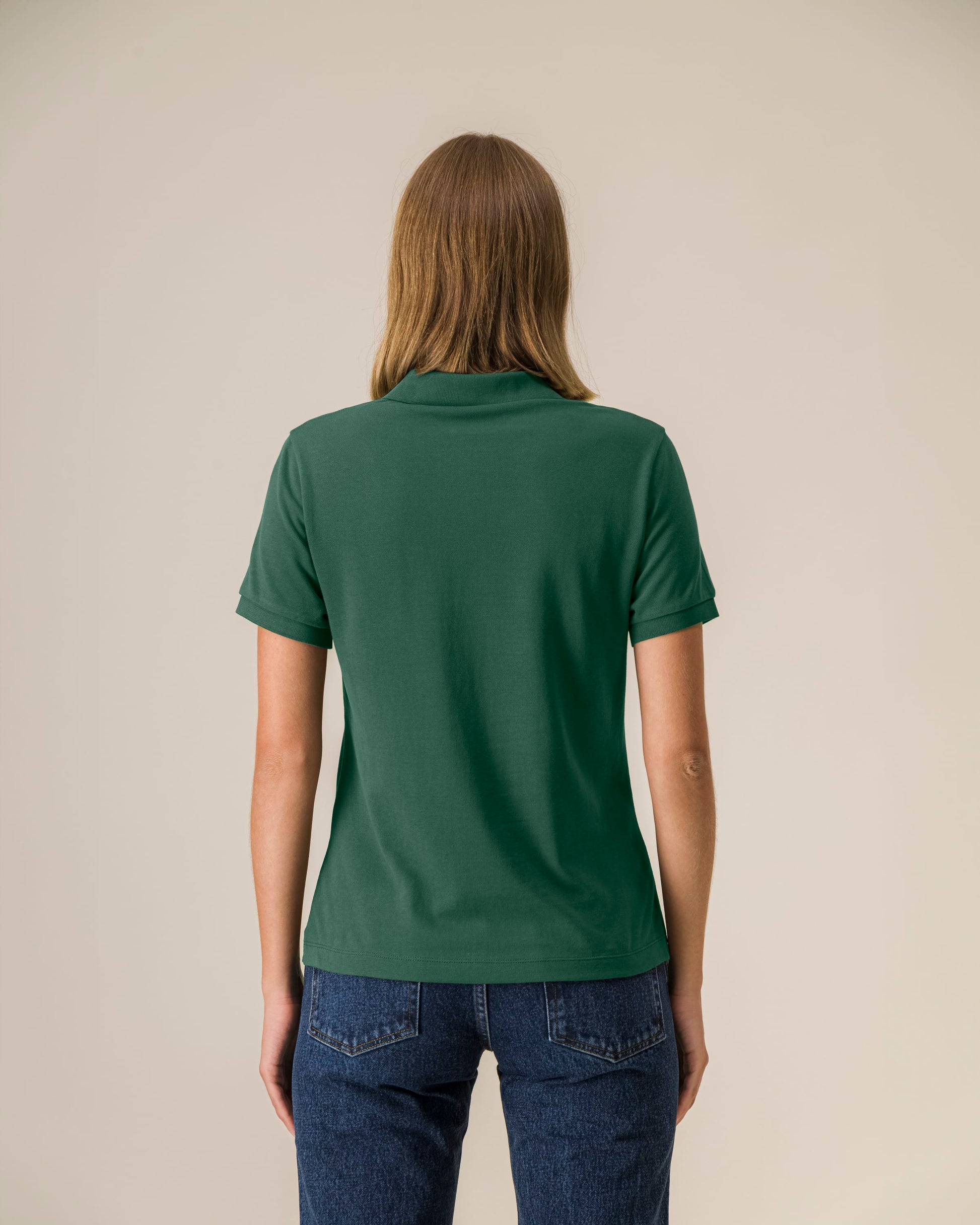 Chic lightweight polo shirt for women, designed in a refined olive green, made from 100% sustainable organic cotton.