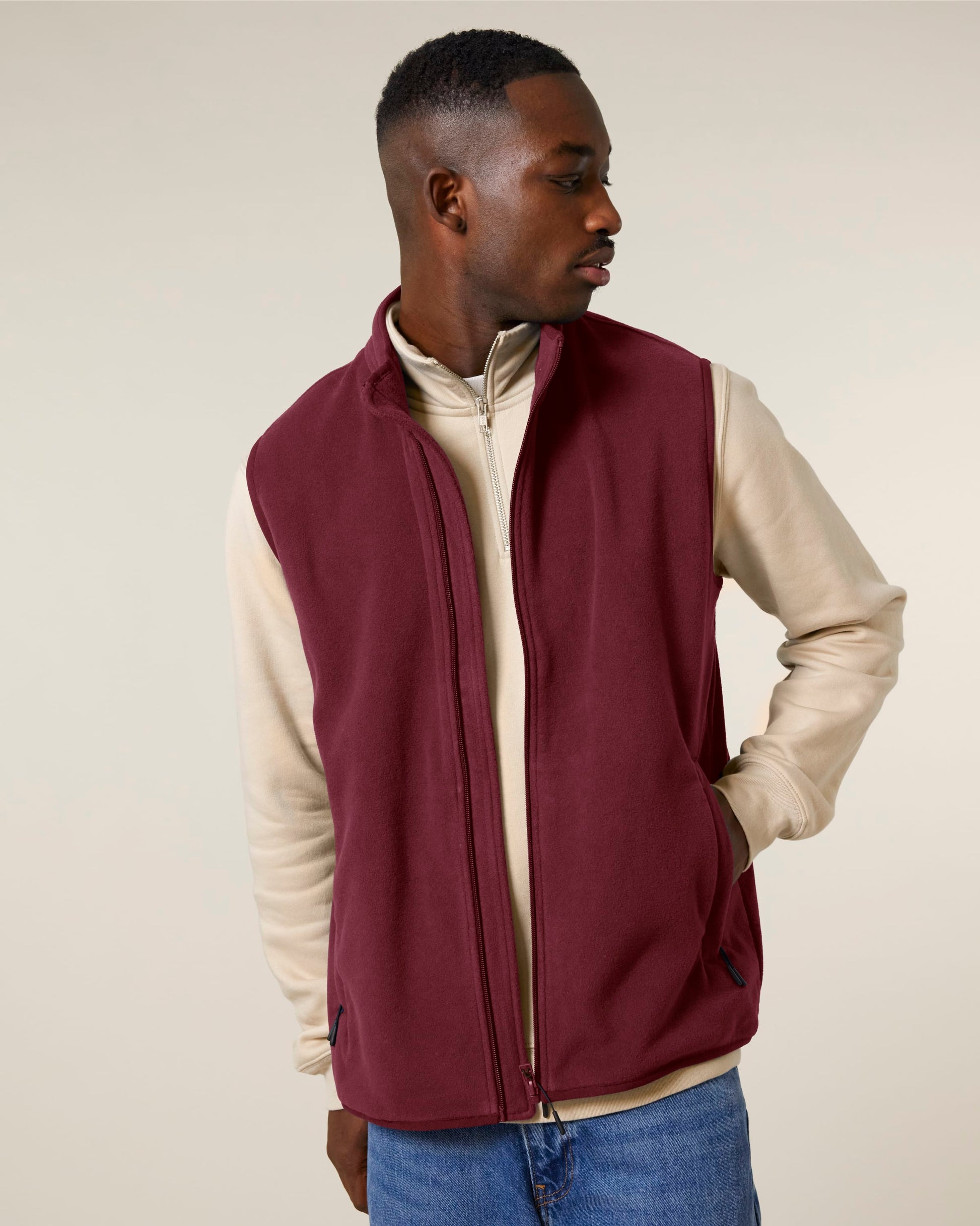 Men's recycled fleece sleeveless jacket styled with an urban outfit, embodying contemporary luxury in sustainable clothing.