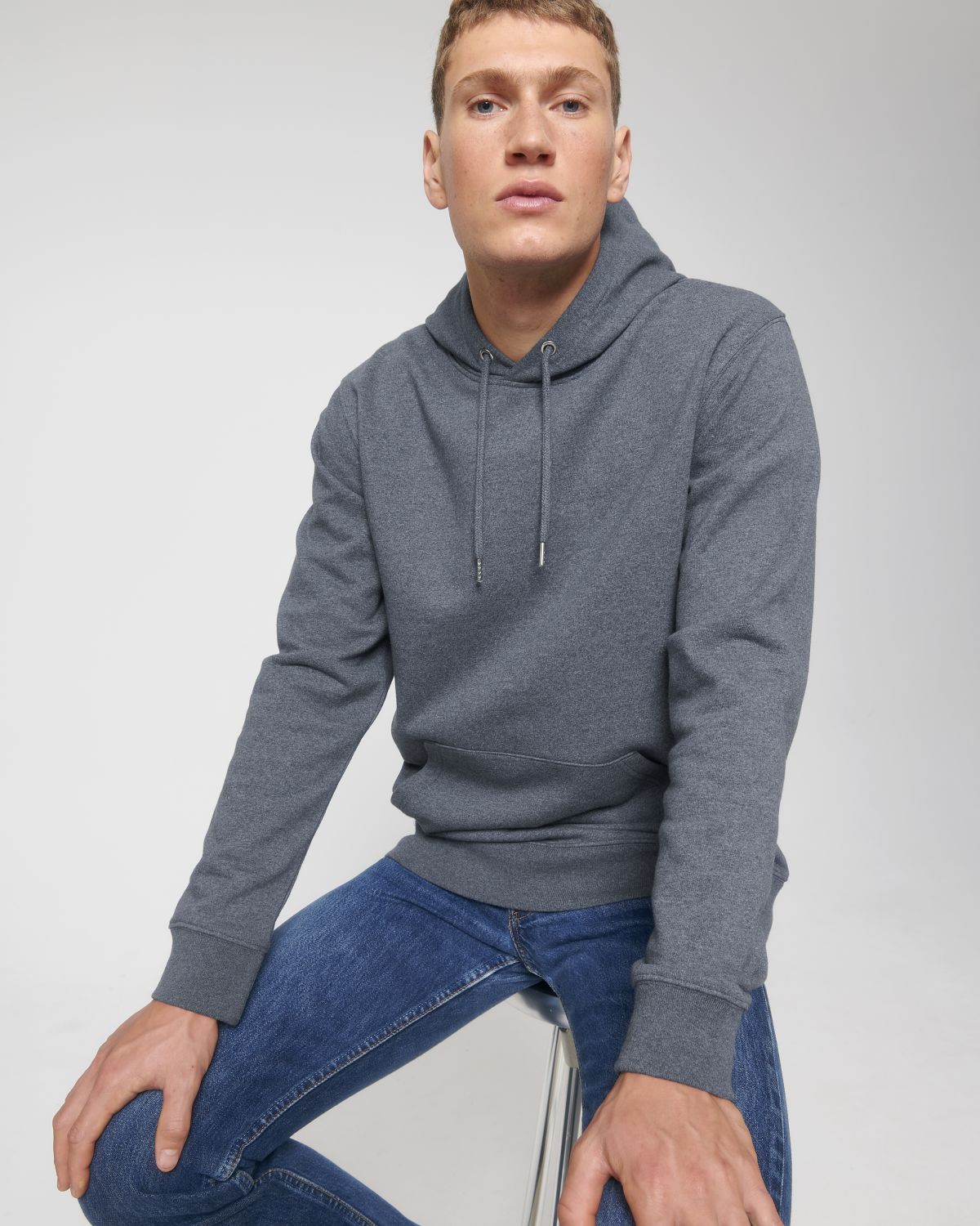 Sustainable unisex sweatshirt proudly made from organic cotton cutting waste, designed for ultimate comfort.