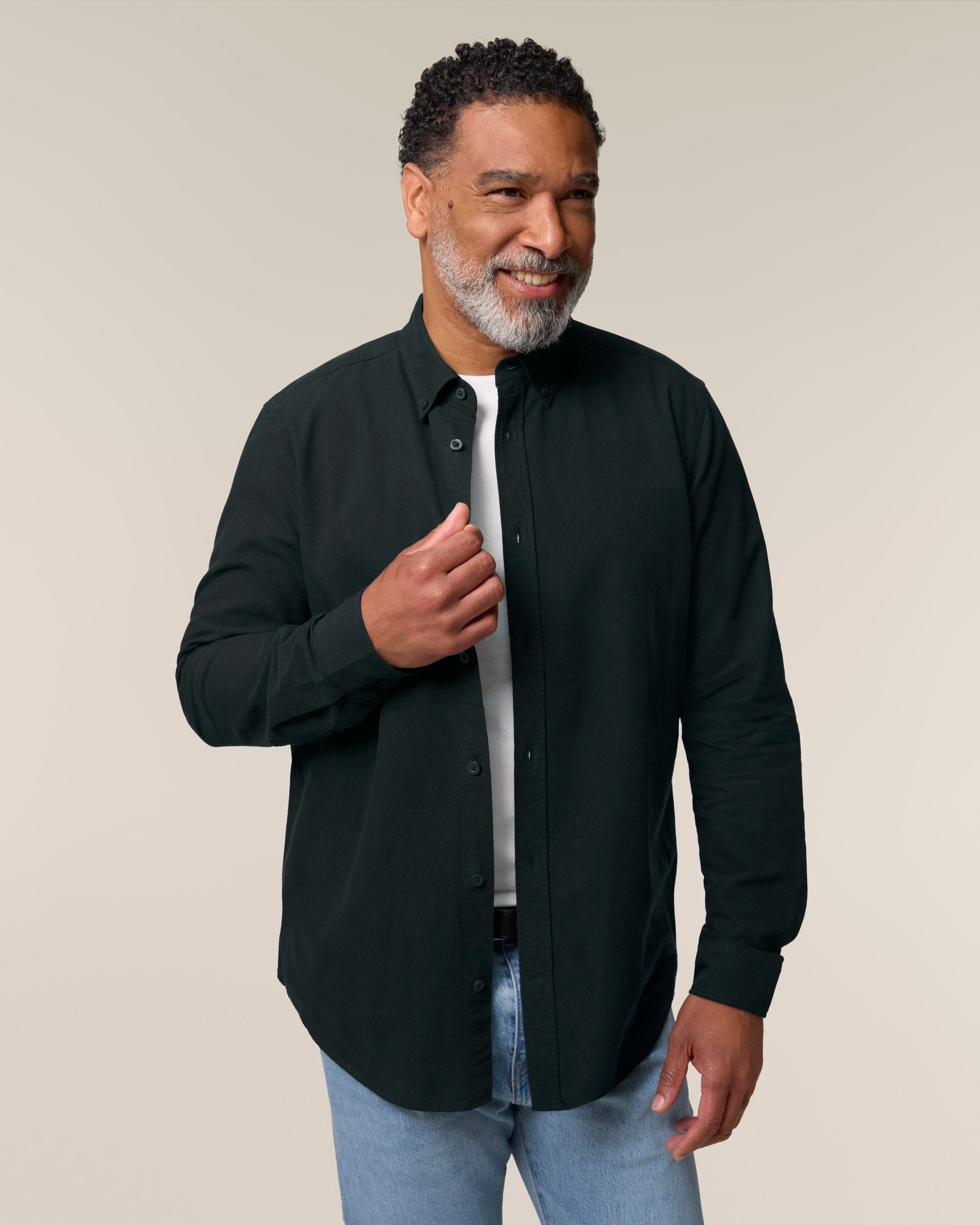 Close-up of the refined details of the Men's Organic Cotton Oxford Long Sleeve Shirt, showcasing its classic fit and high-quality organic cotton craftsmanship.