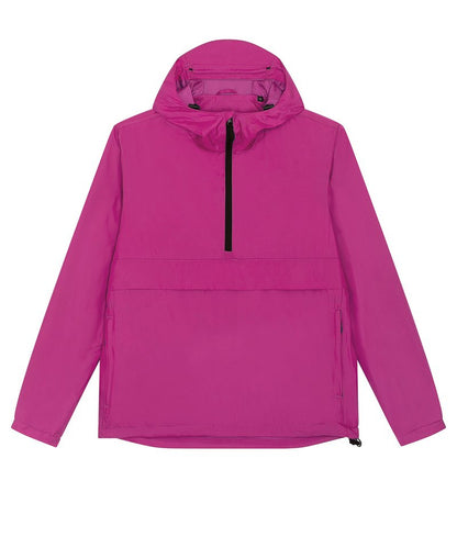 Elegant anorak details including zipped welt pockets and a reverse nylon zip with chin guard, merging functionality with sustainable fashion.