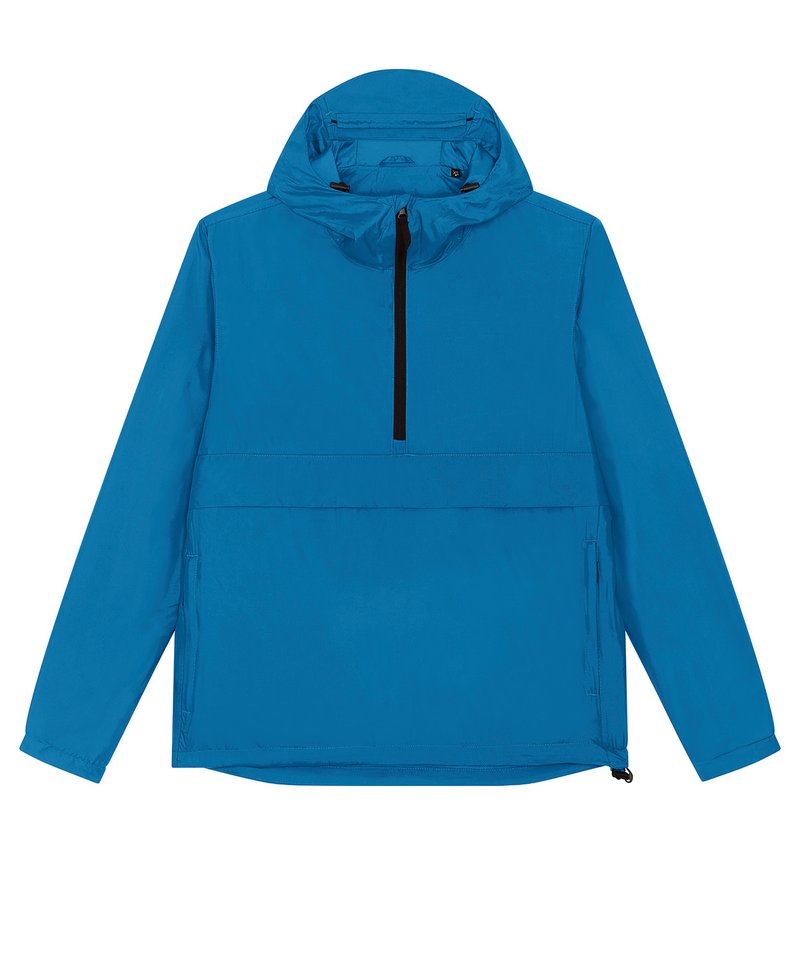 Fashionable and functional anorak made from 100% recycled polyester, designed for the environmentally conscious individual who values luxury.