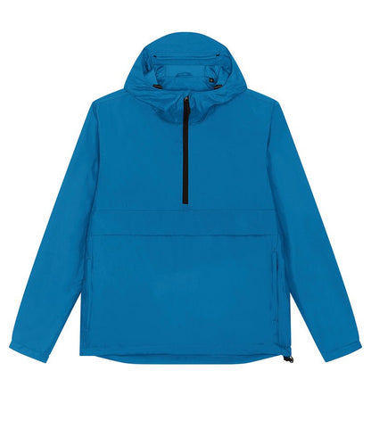 Fashionable and functional anorak made from 100% recycled polyester, designed for the environmentally conscious individual who values luxury.