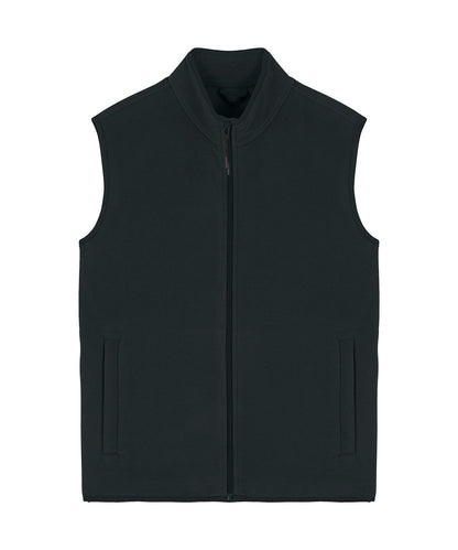 Elegant view of the men's recycled fleece sleeveless jacket highlighting its modern fit and versatility for stylish layering.