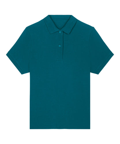 Elegant organic cotton polo shirt designed for women, highlighting a stylish fit and breathable material.