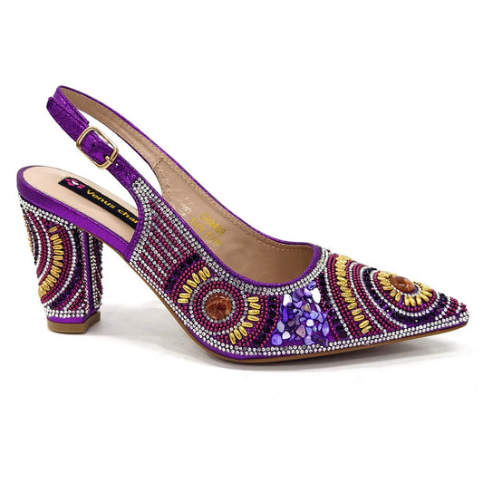 Chic handbag featuring a metal handle, matching the elegant fuchsia pumps, ideal for completing a sophisticated ensemble.