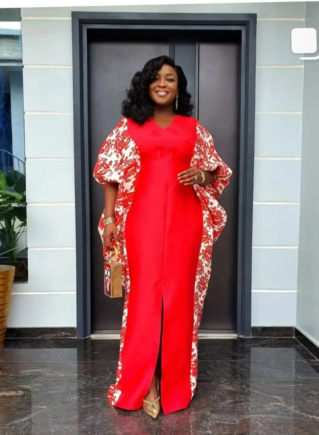 Traditional African clothing, a luxurious boubou robe djellaba that enhances feminine elegance, suitable for festive evenings.