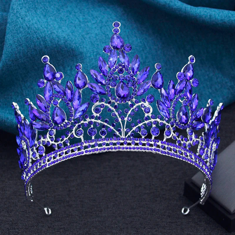 Chic and fashionable vintage crown for women, adorned with luxurious lime green crystals, ideal for enhancing bridal or party hairstyles.