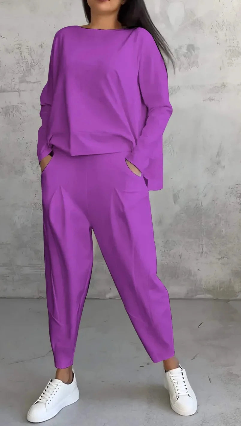 Stylish and versatile women's outfit featuring a solid colour design, ideal for sophisticated mid-age women looking for fashion-forward casual wear.