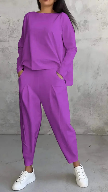 Stylish and versatile women's outfit featuring a solid colour design, ideal for sophisticated mid-age women looking for fashion-forward casual wear.