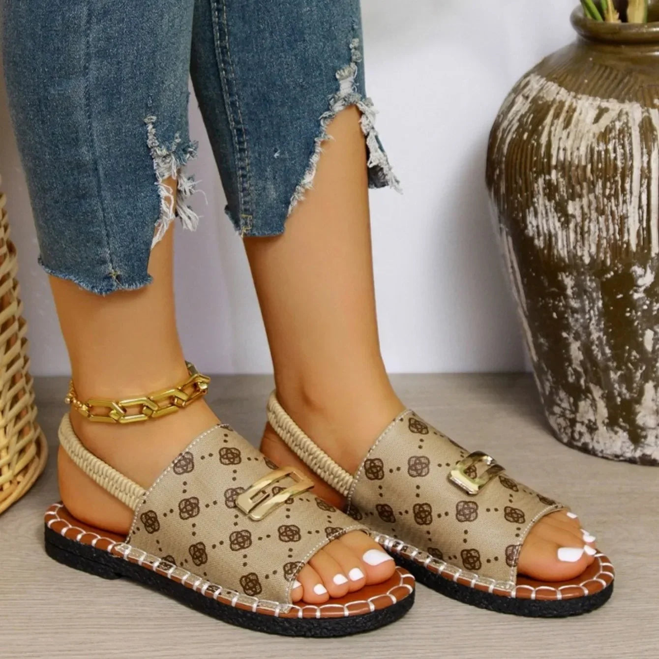 Chic PU upper summer sandals for women, featuring a flat heel and elastic band closure, blending comfort with style for the modern woman.