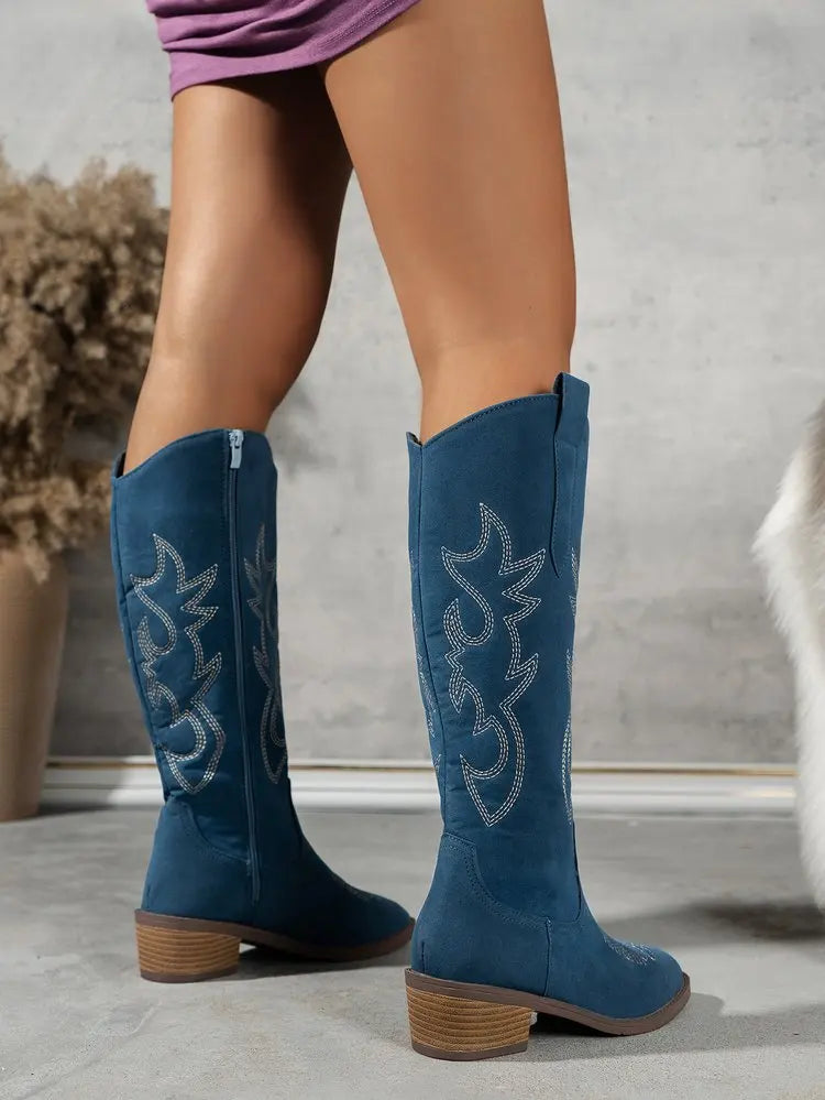 Versatile women's Chelsea cowboy boots designed for spring and autumn, incorporating high-quality microfiber and rubber materials for a plush look and feel.