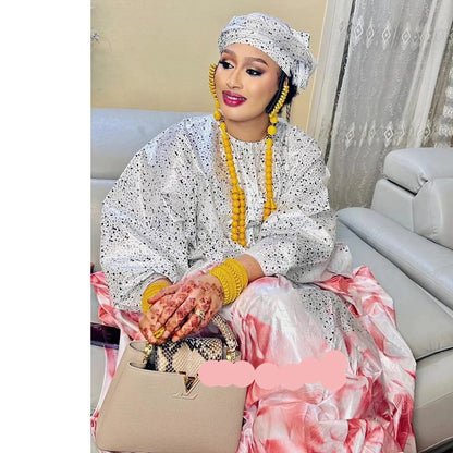 Detailed view of the luxurious cotton fabric and embroidery lace of the Dashiki Bubu dress, epitomizing cultural richness and style.