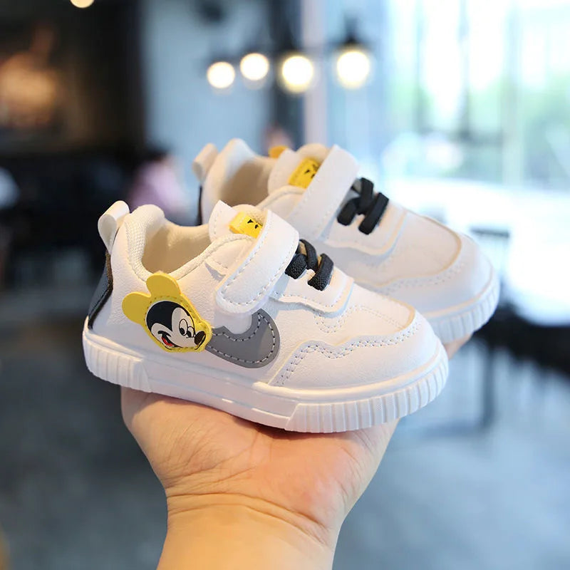 Chic and stylish Mickey Mouse children’s shoes, perfect for all seasons made of high-quality EVA material.