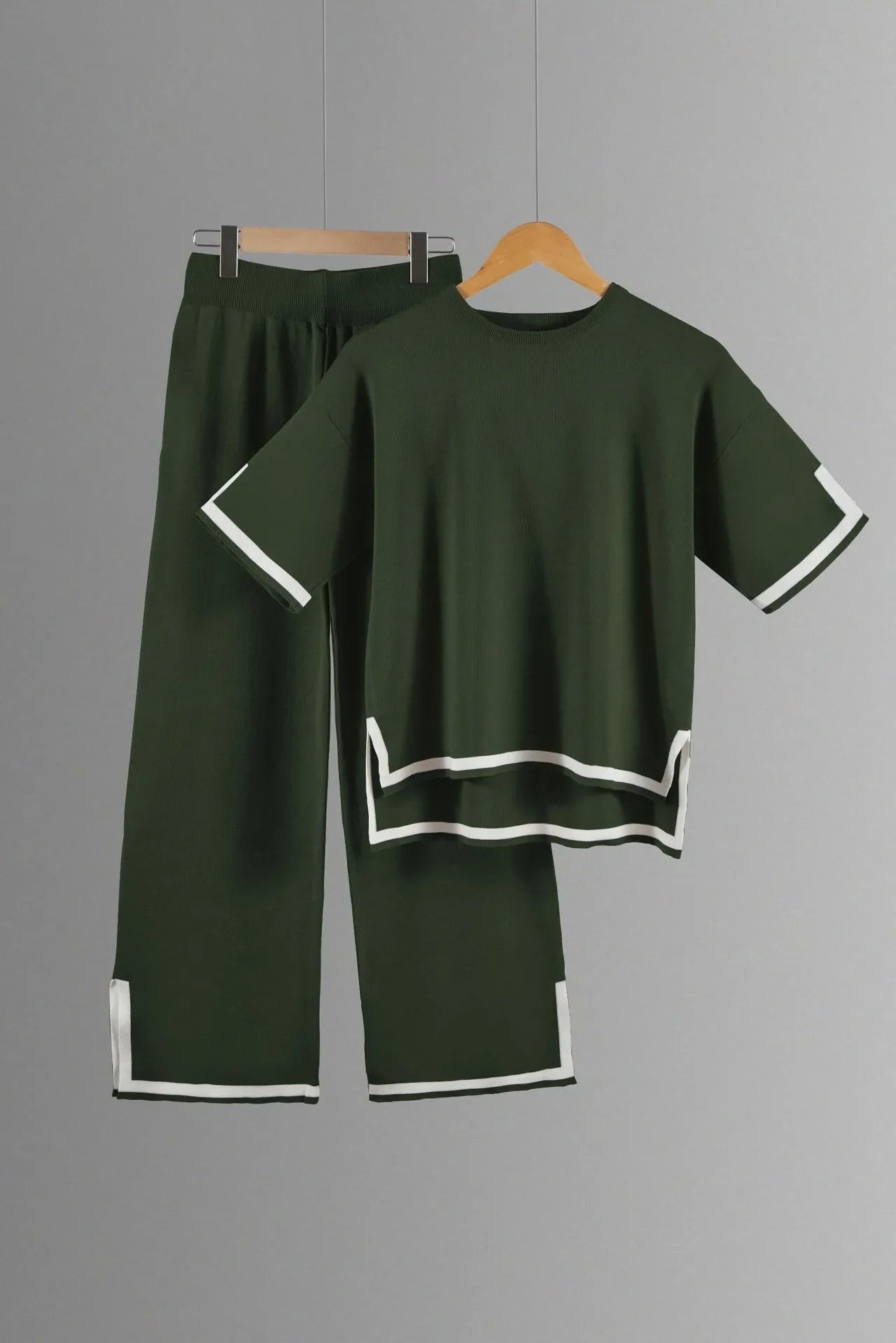 Sophisticated ensemble of a women's knitted trousers suit in solid colour, featuring a loose fit design, epitomising elegance for spring and summer wear.