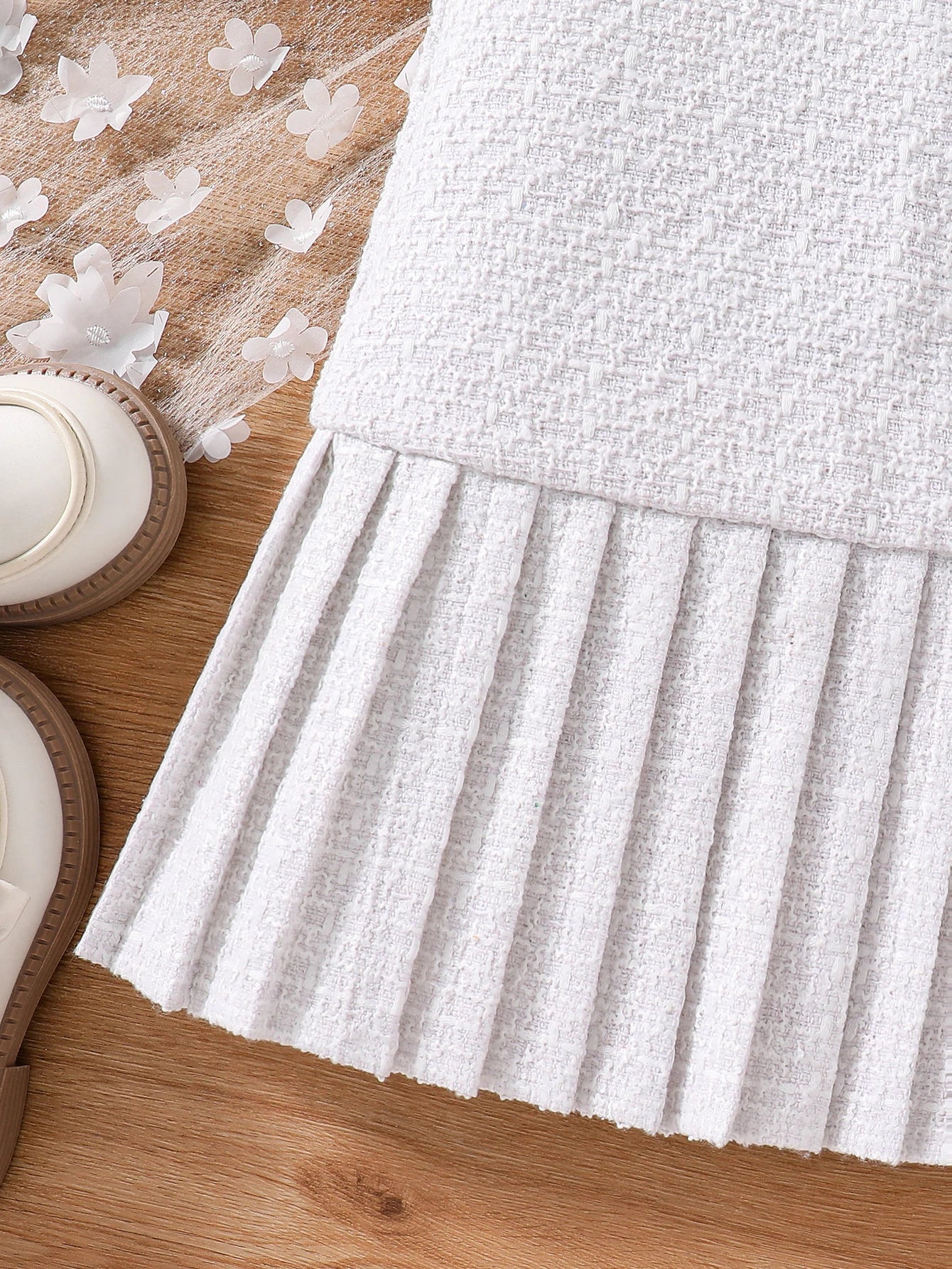 Luxury girls' Autumn outfit including a pleated knee-length jumpsuit vest, tailored from breathable polyester, ideal for ages 4-6Y.