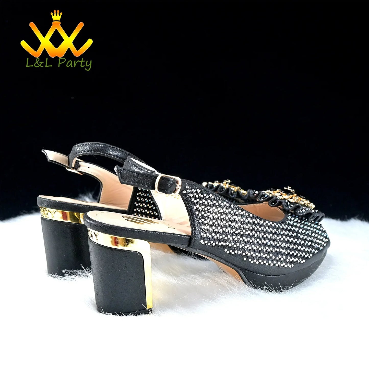 Chic matching green handbag accompanying Italian women's sandals, perfect for completing the luxury wedding ensemble.