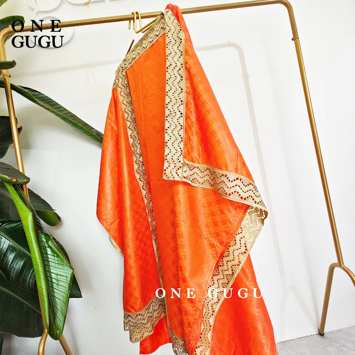 Stylish details of the Plus Size African Dress Set featuring elegant patterns and high-quality fabric, suitable for modern women.