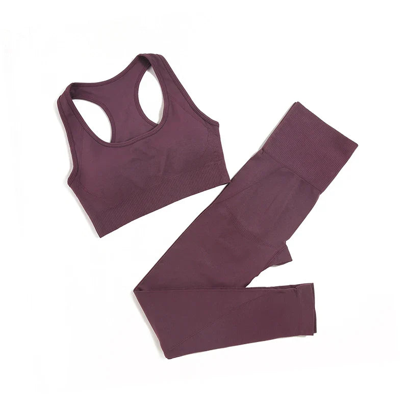 Chic WAREBALL yoga ensemble in rich wine colour, combining a seamless sports bra with high-waisted leggings for an effortlessly sophisticated workout look.
