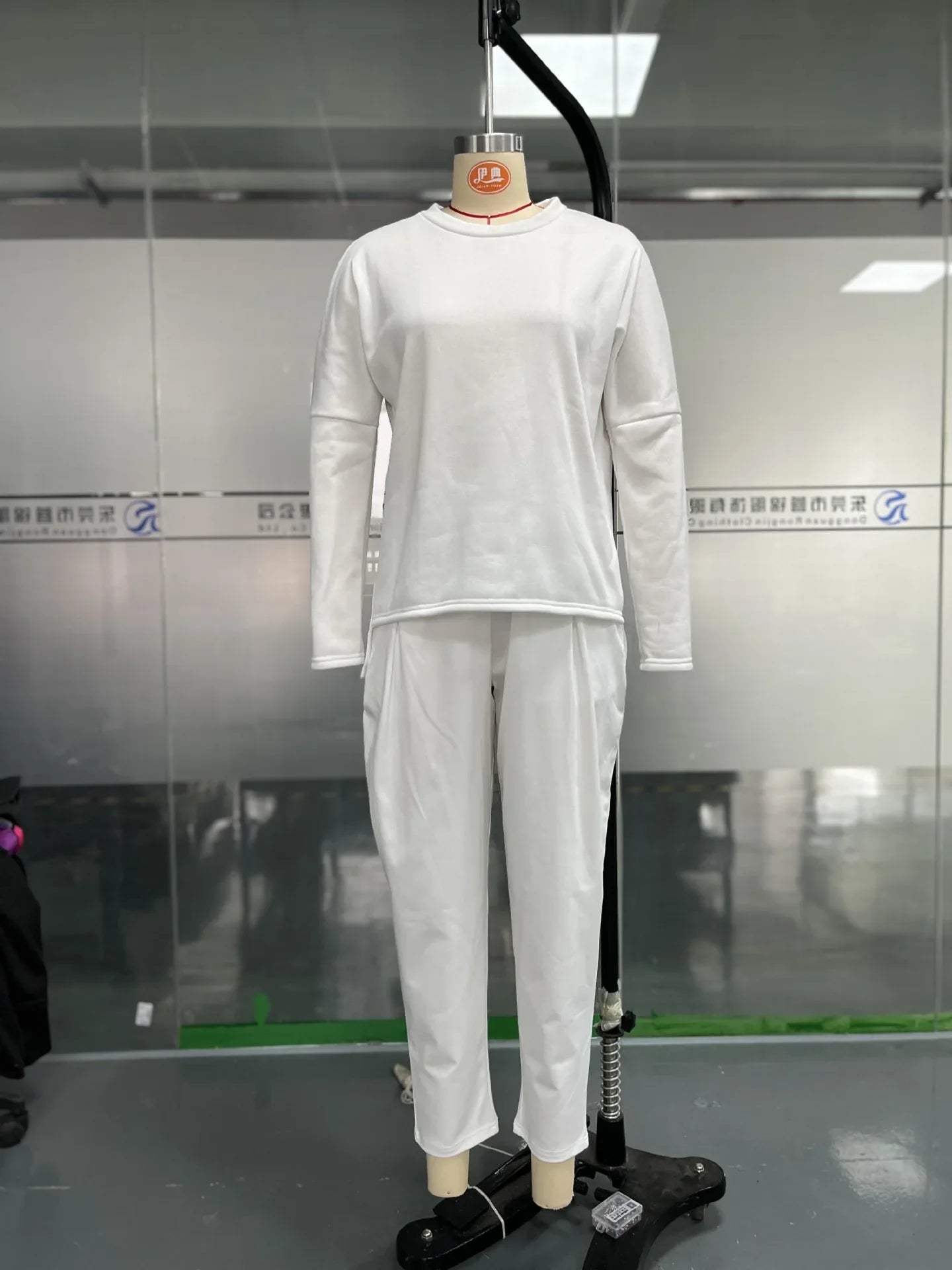 Elegant and casual women's ensemble featuring a full-sleeve top and midi waist long pants, crafted from premium cotton linen for a refined autumn/winter look.