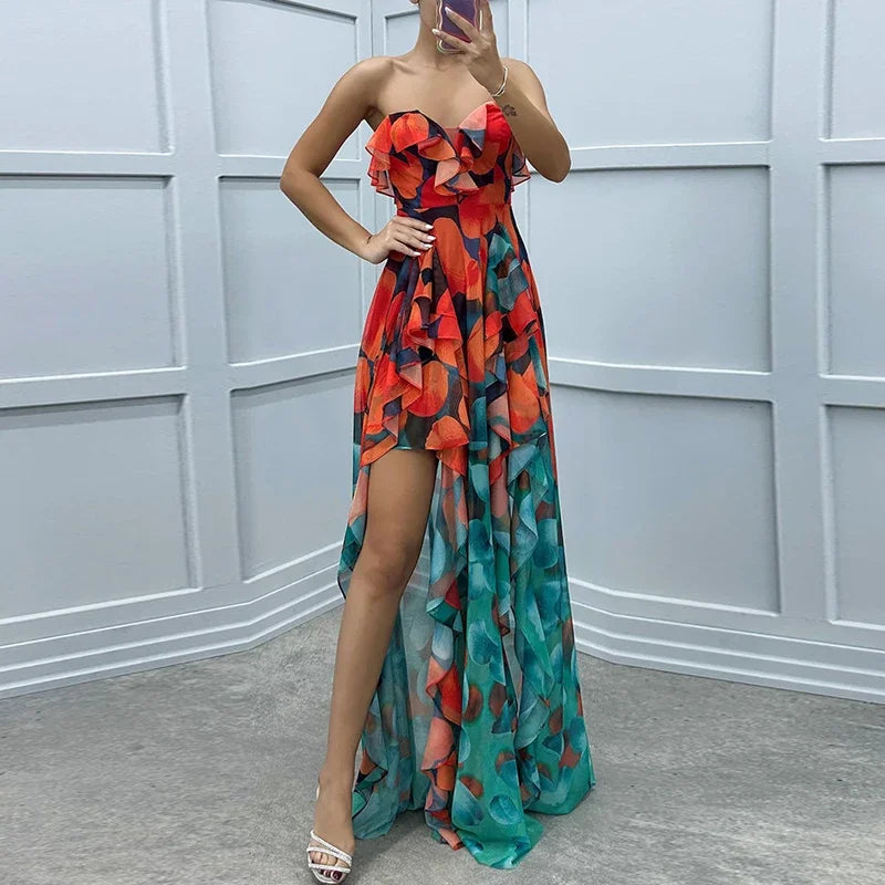 Dramatic pleated silhouette of a sexy and club-style dress, perfect for evening events and summer gatherings.