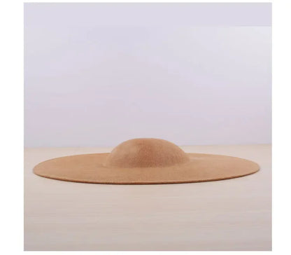 Beautifully designed polyester fascinator base, measuring 40x40CM, offering timeless sophistication for sophisticated hair accessory creations.