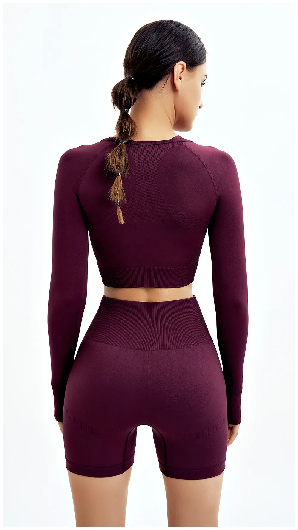 Sophisticated WAREBALL yoga attire in striking green, showcasing a seamless design perfect for a luxurious workout experience.