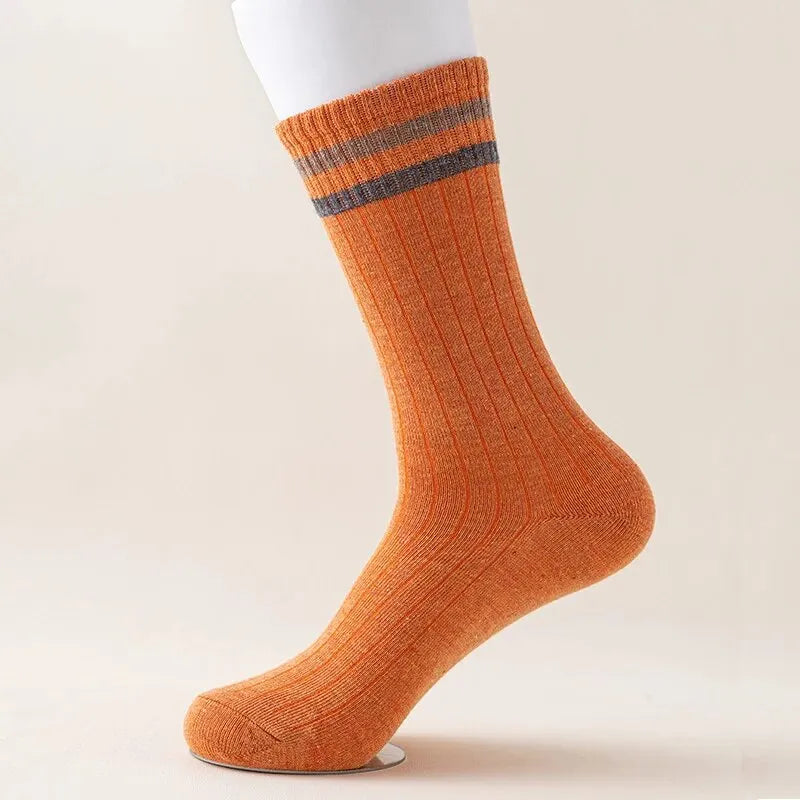 Elegant crew-cut men's sports socks set, perfect for winter, featuring a standard thickness and a casual design.
