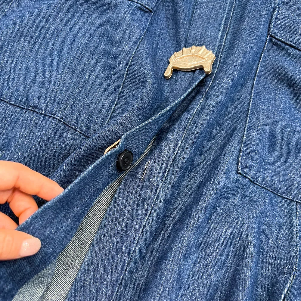 Elegant sleeveless denim dress for women featuring a turn-down collar and high waist A-line design, perfect for sophisticated casual occasions.