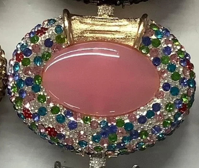 Stylish luxury clutch bag ideal for parties, featuring a hasp closure and a chic shape, designed for modern women.