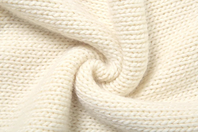 Chic, solid-patterned CM.YAYA dress, embodying high street elegance with its refined silhouette and exquisite craftsmanship.