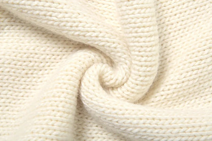 Chic, solid-patterned CM.YAYA dress, embodying high street elegance with its refined silhouette and exquisite craftsmanship.