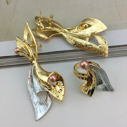 Elegant bracelet from the Luxury Brazilian African bride jewelry set, showcasing a vibrant design with high-quality rhinestones for a sophisticated touch.