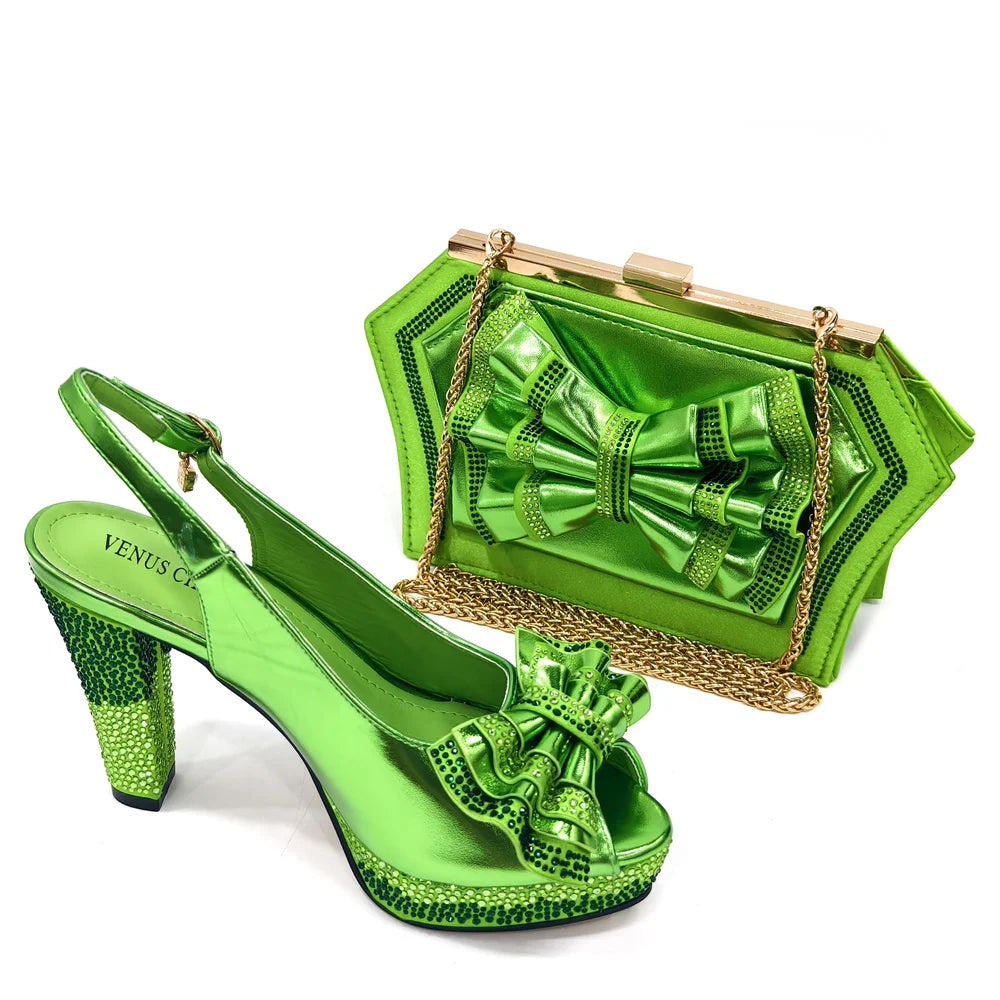 Complete set featuring Venus Chan's stunning green pumps and luxurious bag, an essential pair for glamorous events or parties.