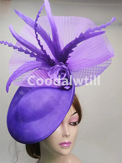 Chic fascinator cap made from premium linen, designed for sophisticated women's accessories.