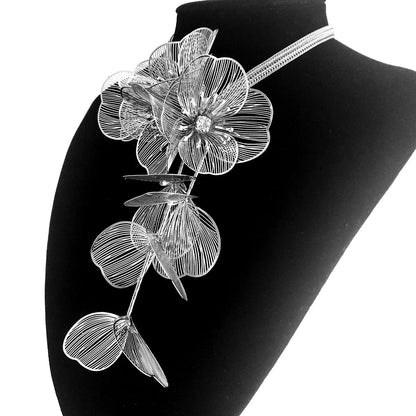 Chic Women's Floral Decor Waterfall Necklace crafted in Zinc Alloy, epitomising trendy fashion for exquisite party wear.