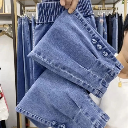 Versatile casual denim trousers for women, showcasing a flattering skinny fit ideal for various occasions from daywear to evening outings.