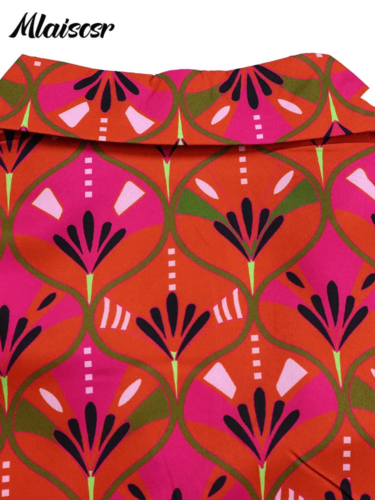 Close-up detail of the feather print fabric on Mlaiscsr's elegant 2-piece set, highlighting premium quality and stylish design.