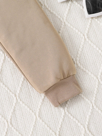 Fashionable girls' outfit set with a solid colour skirt and short sleeve top, designed for comfort and true-to-size fit for children aged 8-12.