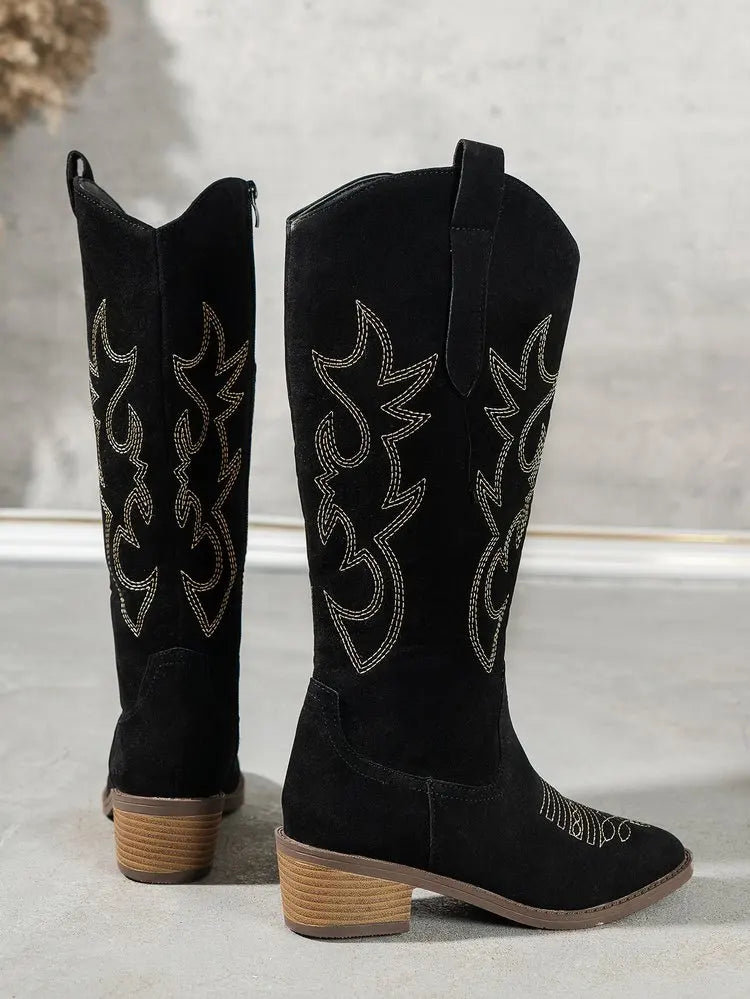 Chic women's mid-heel Chelsea cowboy boots with a modern design, available in a variety of sizes from 36 to 50, showcasing exquisite craftsmanship and luxurious materials.