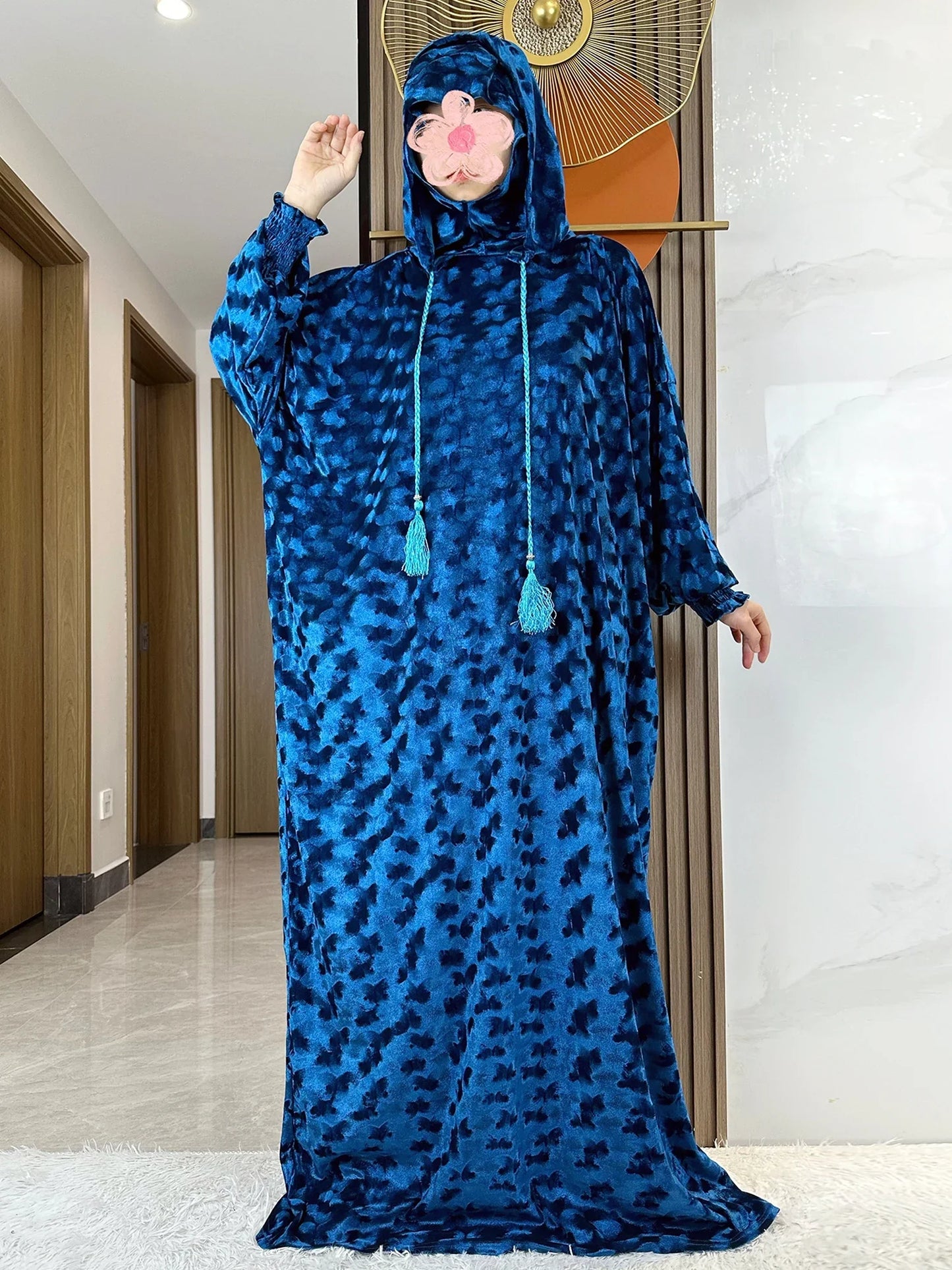 Luxury velvet fabric Muslim Abaya in elegant Dubai Turkey style, perfect for Islamic prayer and special occasions.