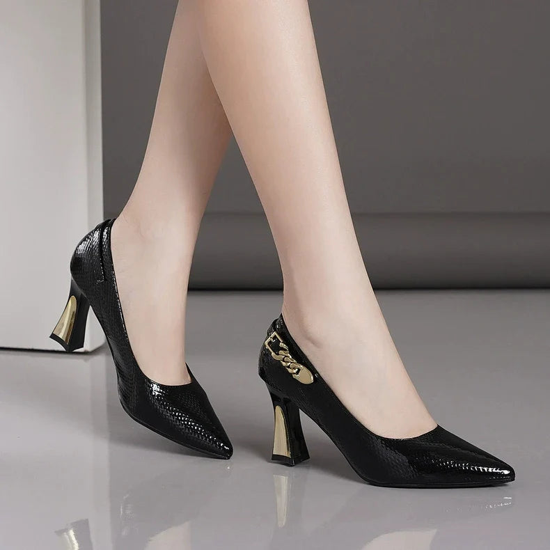 Elegant XINGDIKU women's snakeskin leather pumps featuring a stunning stiletto heel, perfect for sophisticated casual outings.